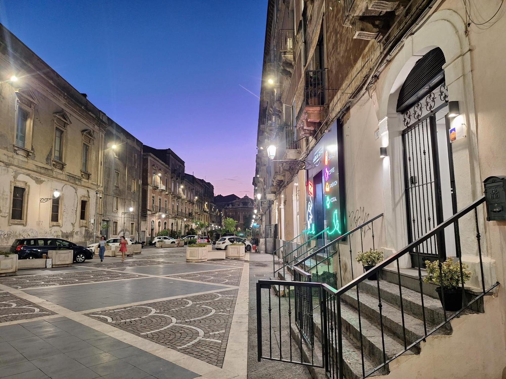 Casa Vacanze Al Teatro Catania Luaran gambar